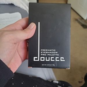 Doucce Freematic Eyeshadow Pro Palette